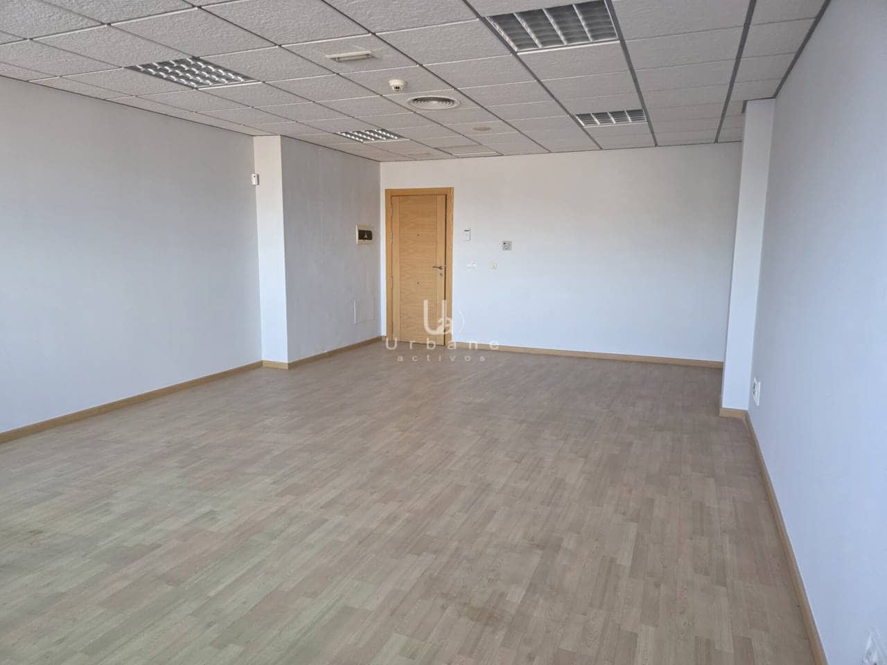 Kontor til salgs i Ceuti - € 12 000 (Ref: 9603698)