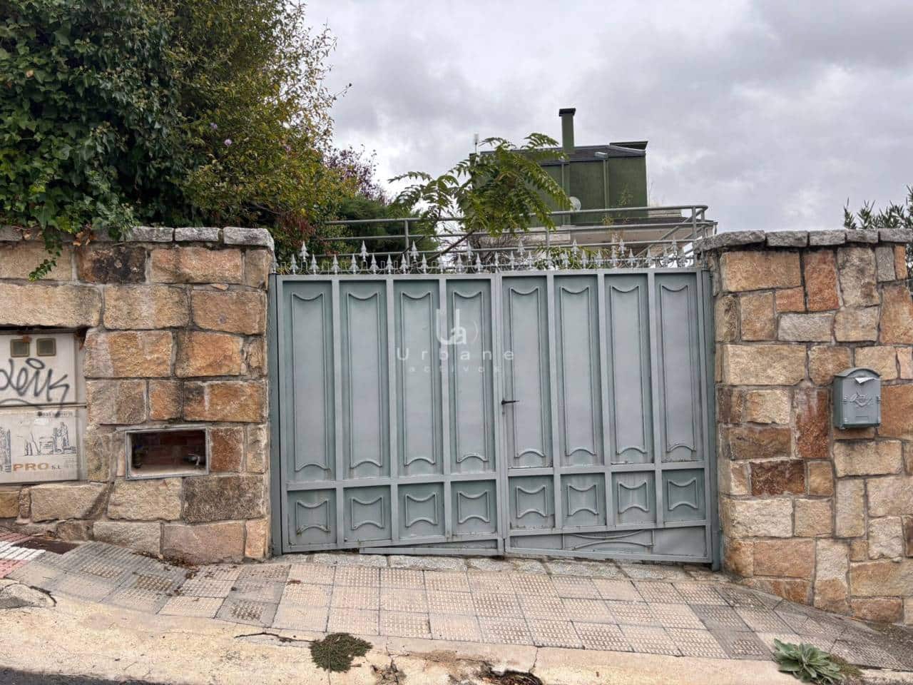 Chalet de 5 habitaciones en Manzanares el Real en venta con piscina garaje - 310.000 € (Ref: 9610722)