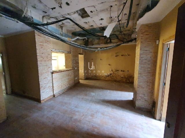 Piso de 3 habitaciones en Alzira en venta - 80.000 € (Ref: 9714354)