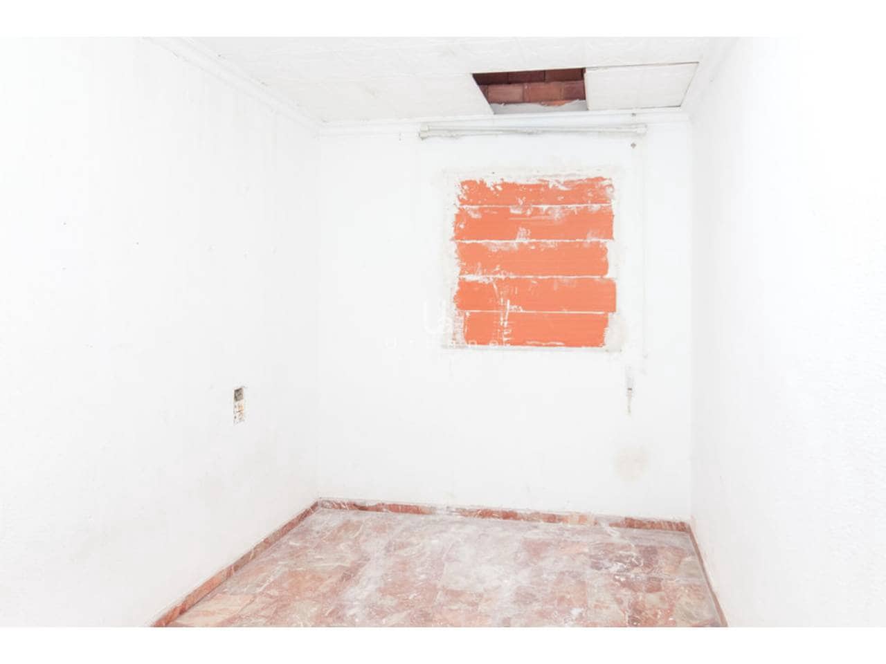 4 bedroom Townhouse for sale in Alberic - € 109,000 (Ref: 9714355)