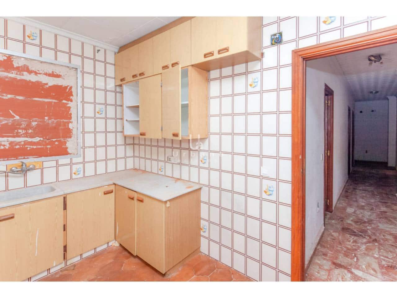 4 bedroom Townhouse for sale in Alberic - € 109,000 (Ref: 9714355)