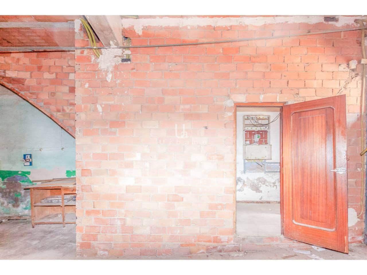 4 bedroom Townhouse for sale in Alberic - € 109,000 (Ref: 9714355)