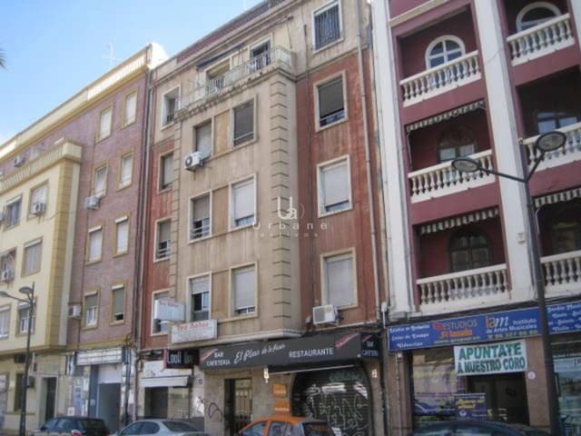 4 Zimmer Wohnung zu verkaufen in València Stadt - 200.000 € (Ref: 9751543)