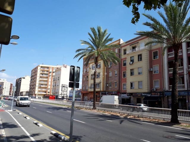 4 Zimmer Wohnung zu verkaufen in València Stadt - 200.000 € (Ref: 9751543)