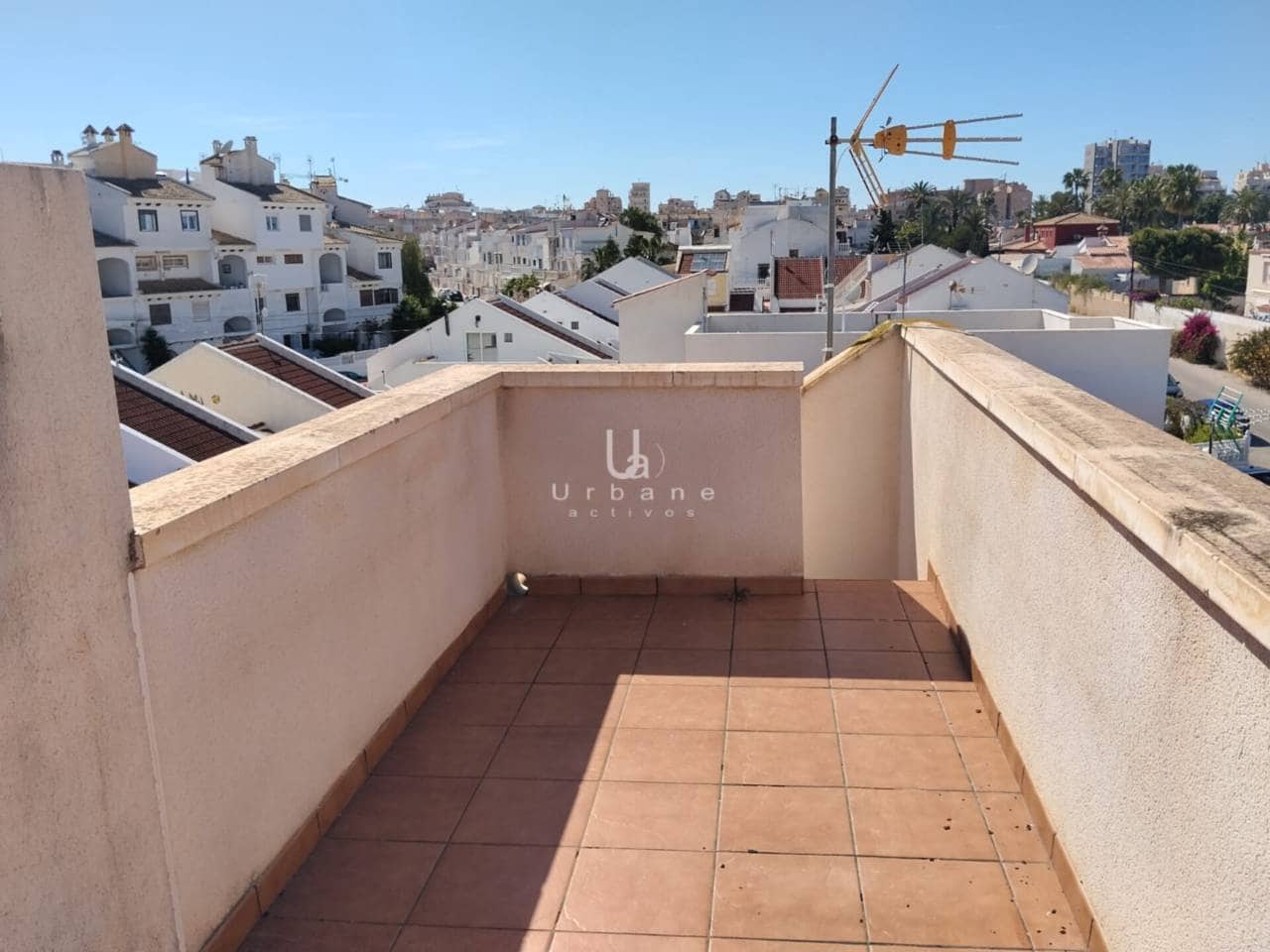 3 sypialnia Dom szeregowy na sprzedaż w Torrevieja z basenem - 112 900 € (Ref: 9772628)