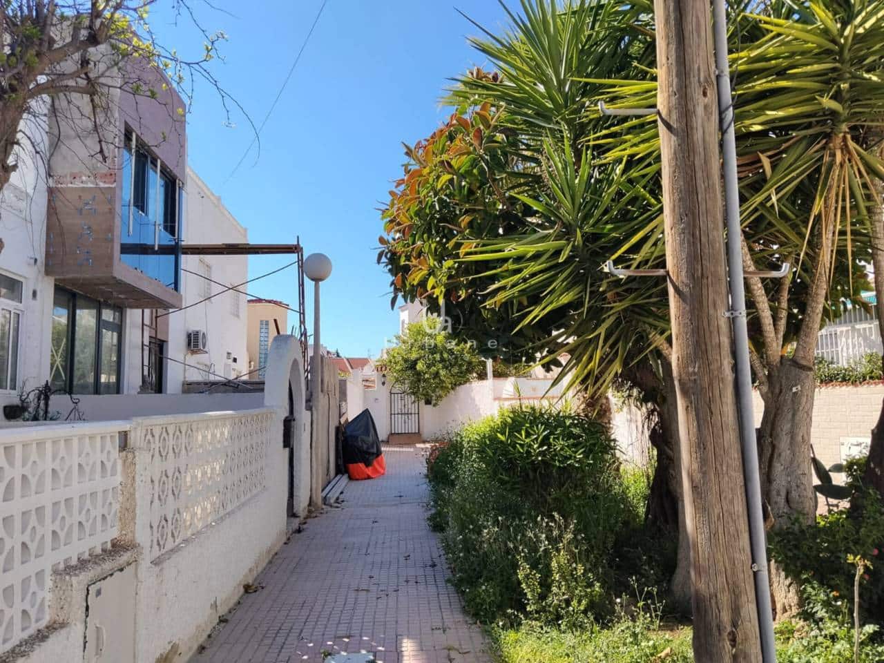 3 sypialnia Dom szeregowy na sprzedaż w Torrevieja z basenem - 112 900 € (Ref: 9772628)