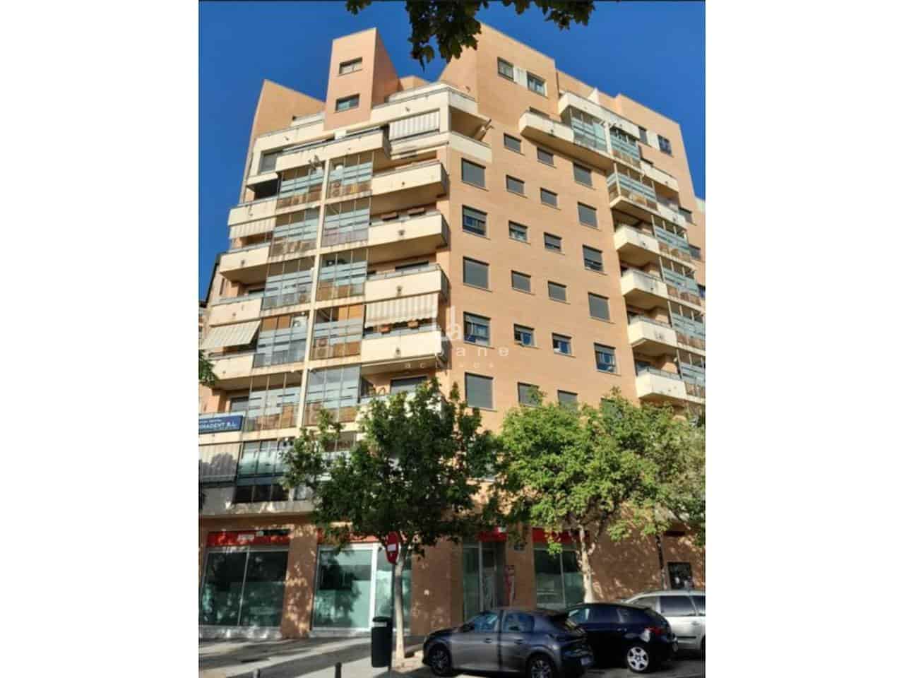 Commercial for sale in Valencia city - € 579,500 (Ref: 9790074)
