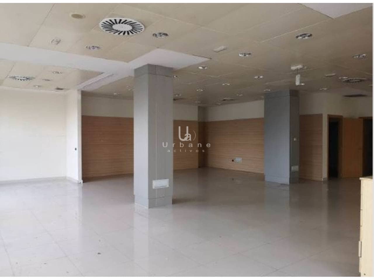 Kaupallinen myytävänä paikassa Paterna - 369 000 € (Ref: 9790078)