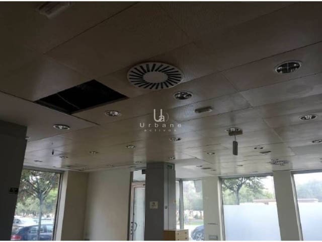 Kaupallinen myytävänä paikassa Paterna - 369 000 € (Ref: 9790078)