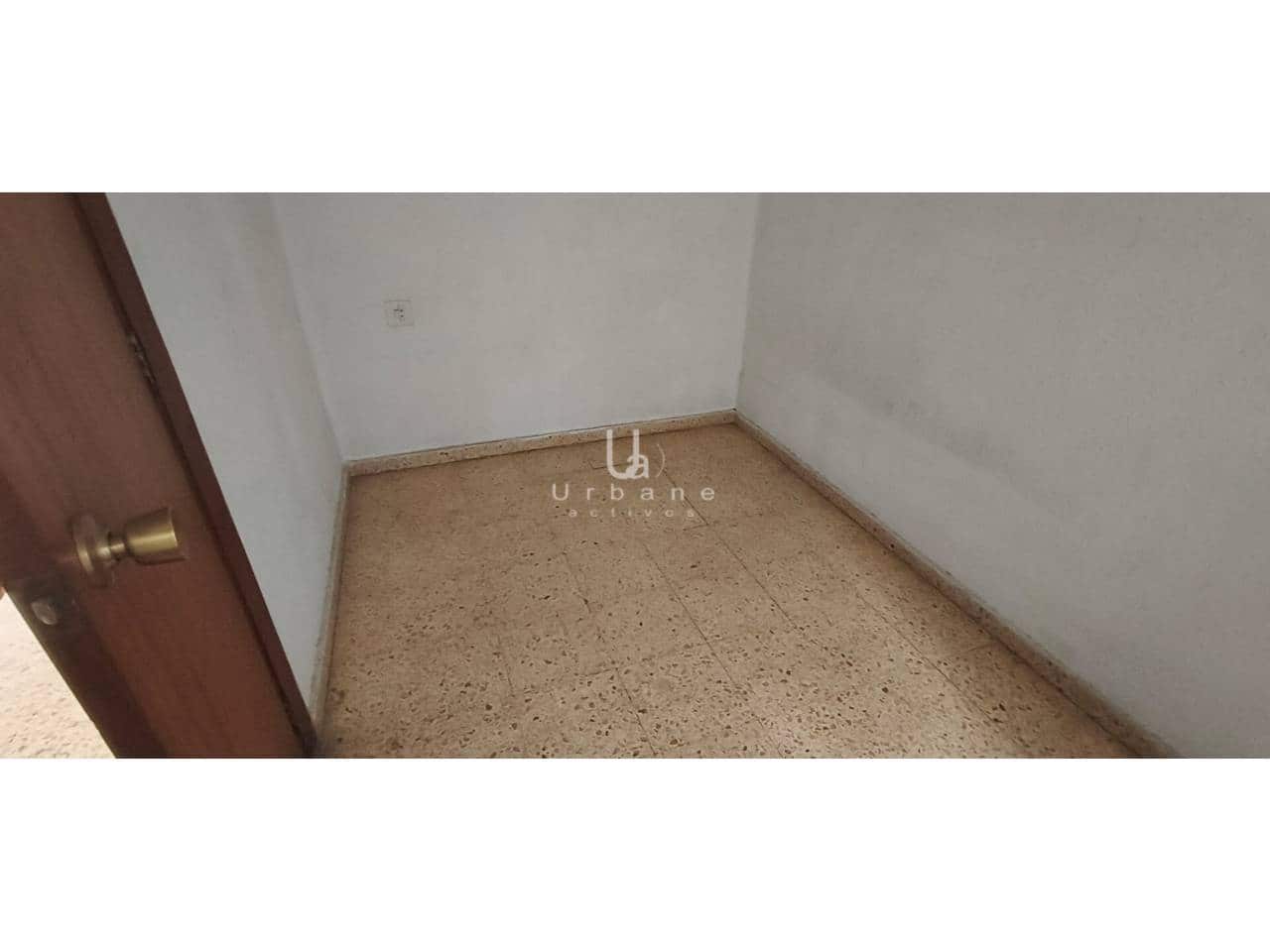 3 bedroom Flat for sale in Mislata - € 160,000 (Ref: 9803976)