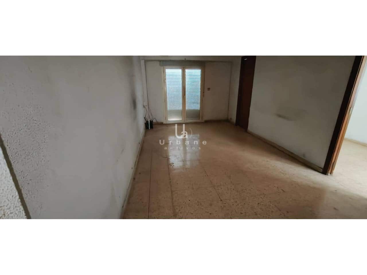 3 bedroom Flat for sale in Mislata - € 160,000 (Ref: 9803976)