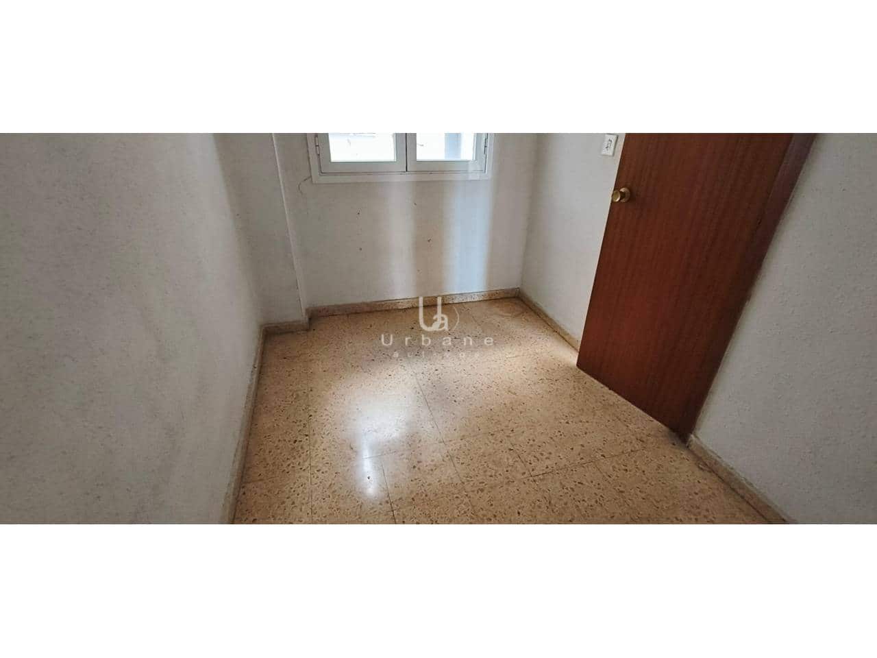 3 bedroom Flat for sale in Mislata - € 160,000 (Ref: 9803976)