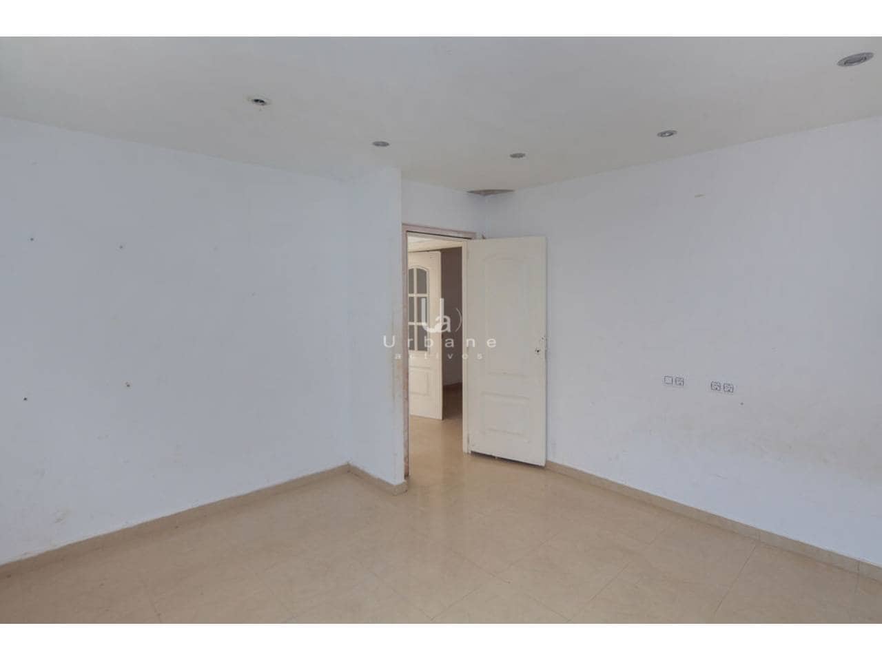 Casa de 2 habitaciones en Alginet en venta - 49.000 € (Ref: 9821900)