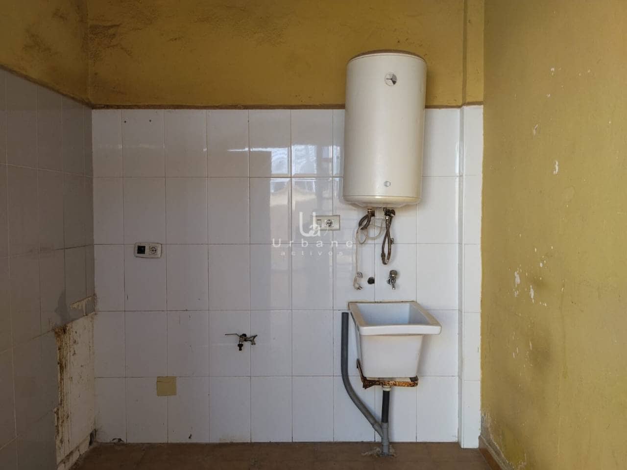 3 bedroom Townhouse for sale in La Puebla with garage - € 89,000 (Ref: 9830538)