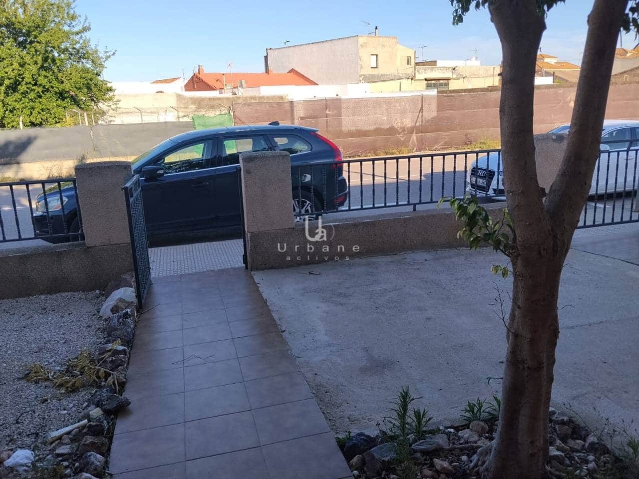 3 bedroom Townhouse for sale in La Puebla with garage - € 89,000 (Ref: 9830538)