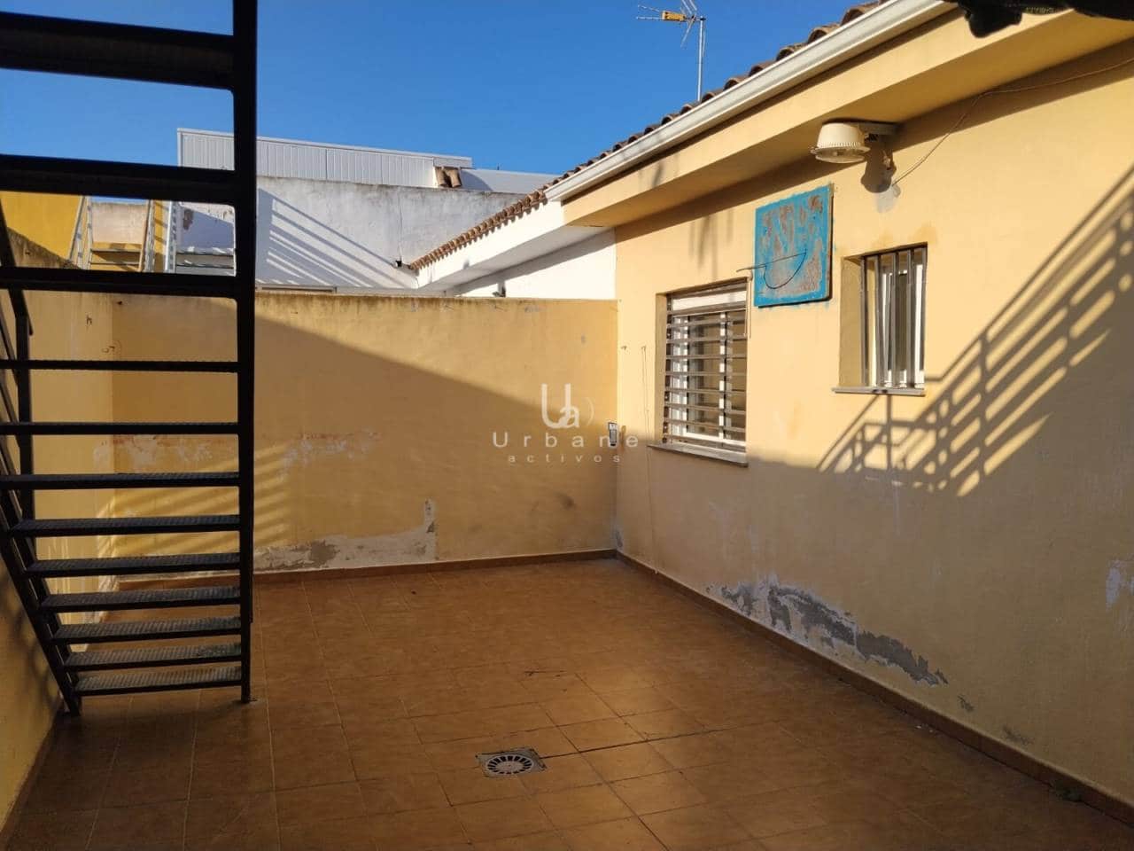 3 bedroom Townhouse for sale in La Puebla with garage - € 89,000 (Ref: 9830538)
