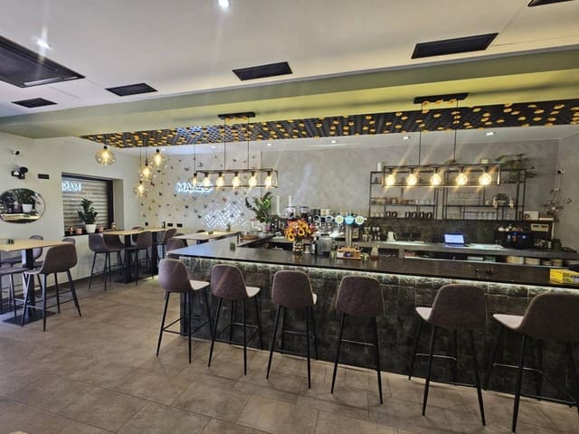 Kaupallinen myytävänä paikassa San Antón, Murcia kaupunki - 159 000 € (Ref: 9838778)