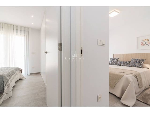 Bungalow de 3 habitaciones en Torrevieja en venta con piscina garaje - 310.000 € (Ref: 9875601)