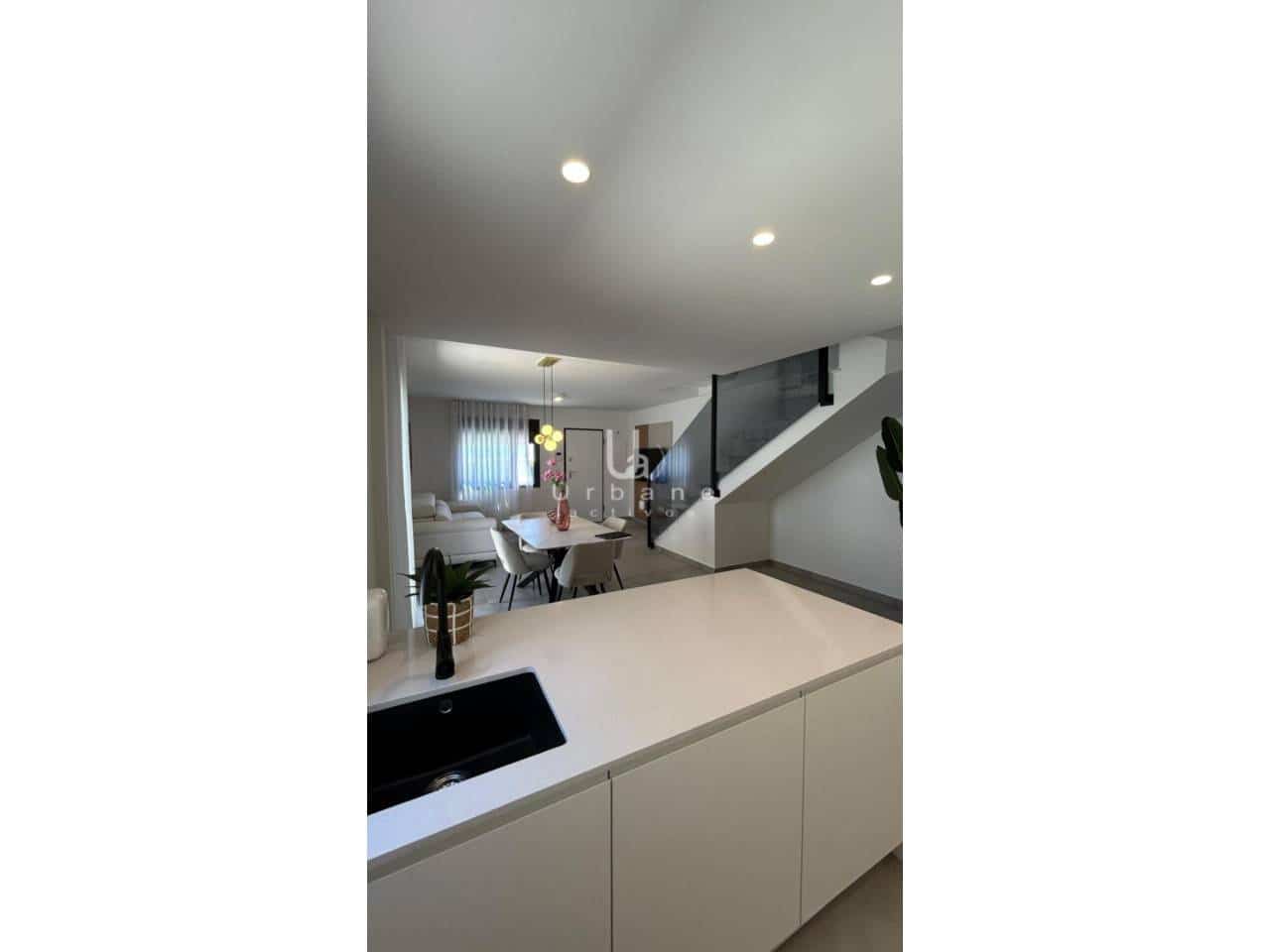 3 slaapkamer Rijtjeshuis te koop in Pilar de la Horadada met garage - € 299.900 (Ref: 9875607)