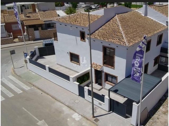 3 slaapkamer Rijtjeshuis te koop in Pilar de la Horadada met garage - € 299.900 (Ref: 9875607)