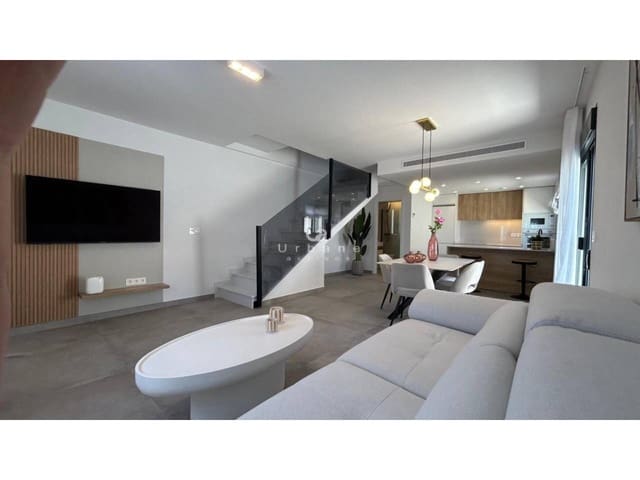 3 slaapkamer Rijtjeshuis te koop in Pilar de la Horadada met garage - € 299.900 (Ref: 9875607)