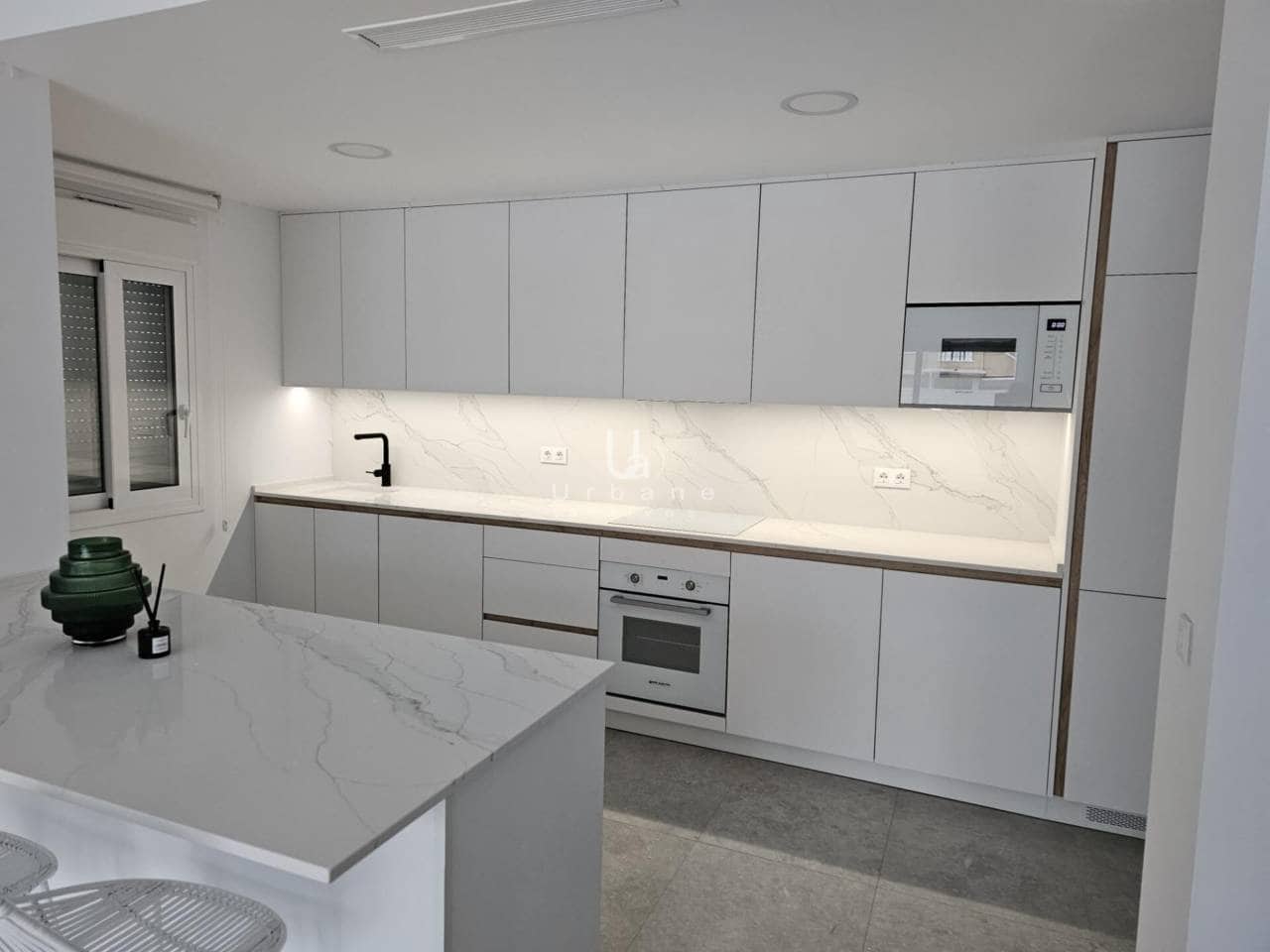 3 Zimmer Apartment zu verkaufen in Torrevieja mit Pool Garage - 370.000 € (Ref: 9880425)