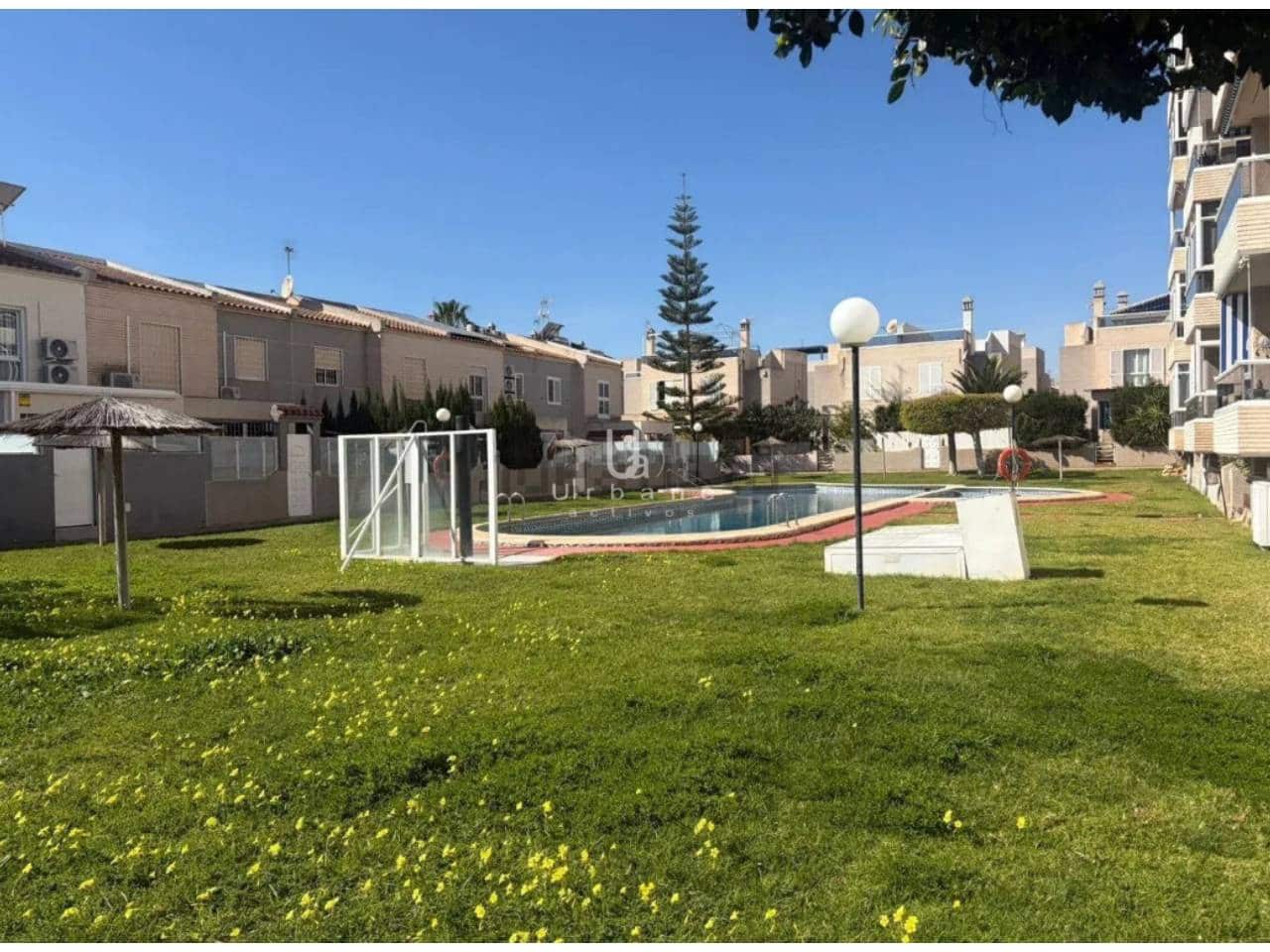 3 Zimmer Apartment zu verkaufen in Torrevieja mit Pool Garage - 370.000 € (Ref: 9880425)