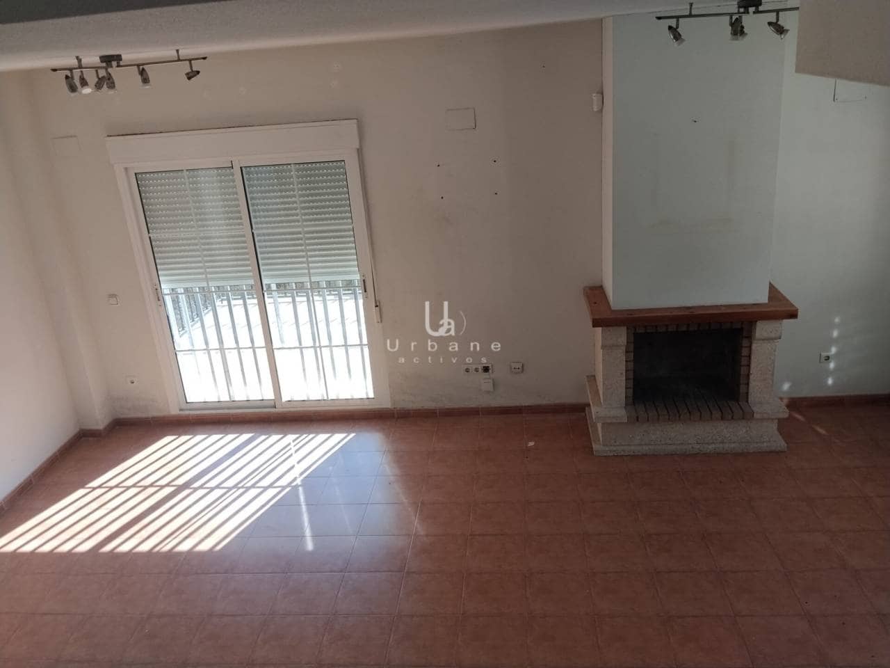 3 bedroom Villa for sale in Aspe with garage - € 325,000 (Ref: 9932705)
