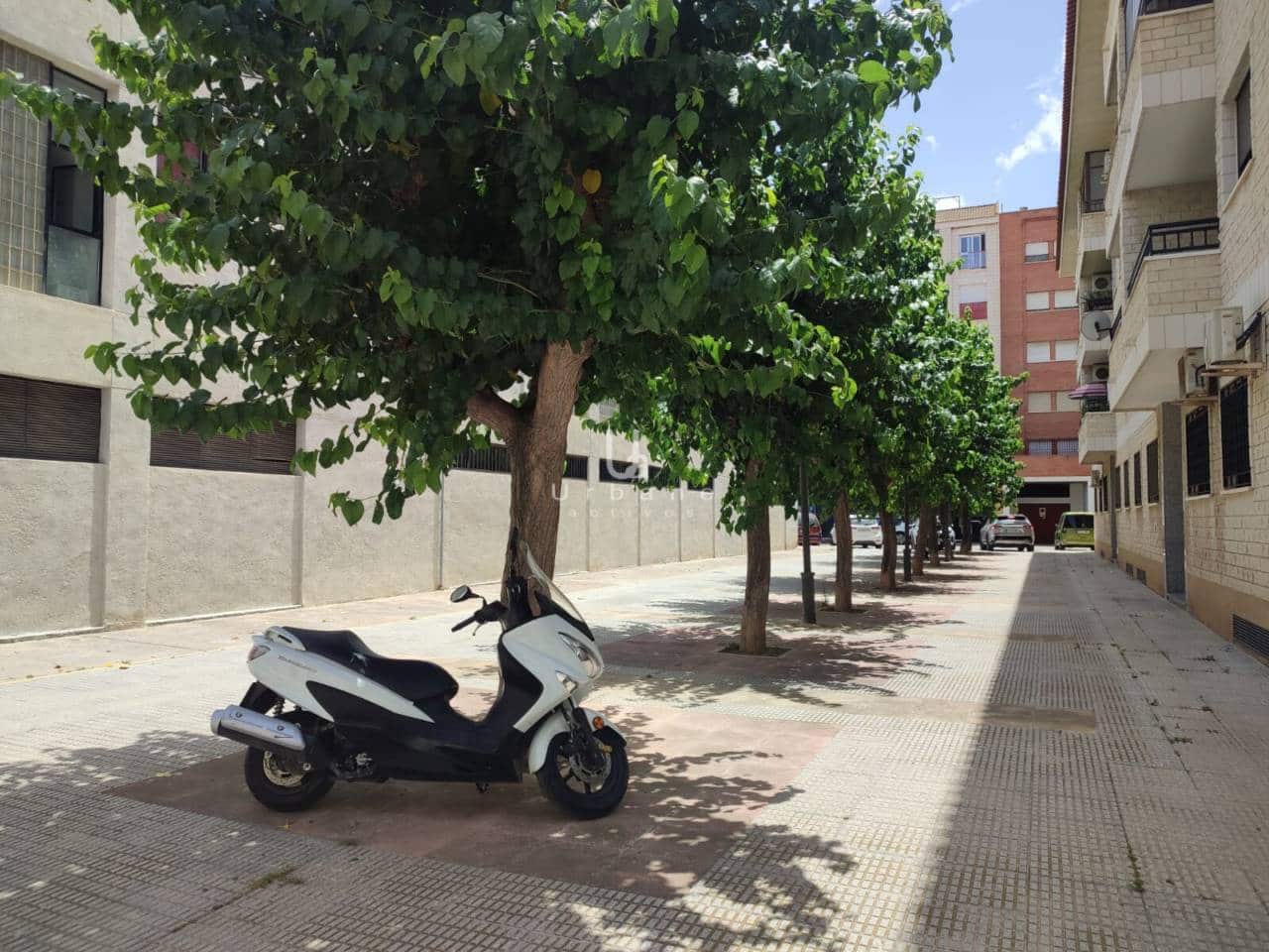 Commercieel te koop in Beniajan - € 80.000 (Ref: 9937451)