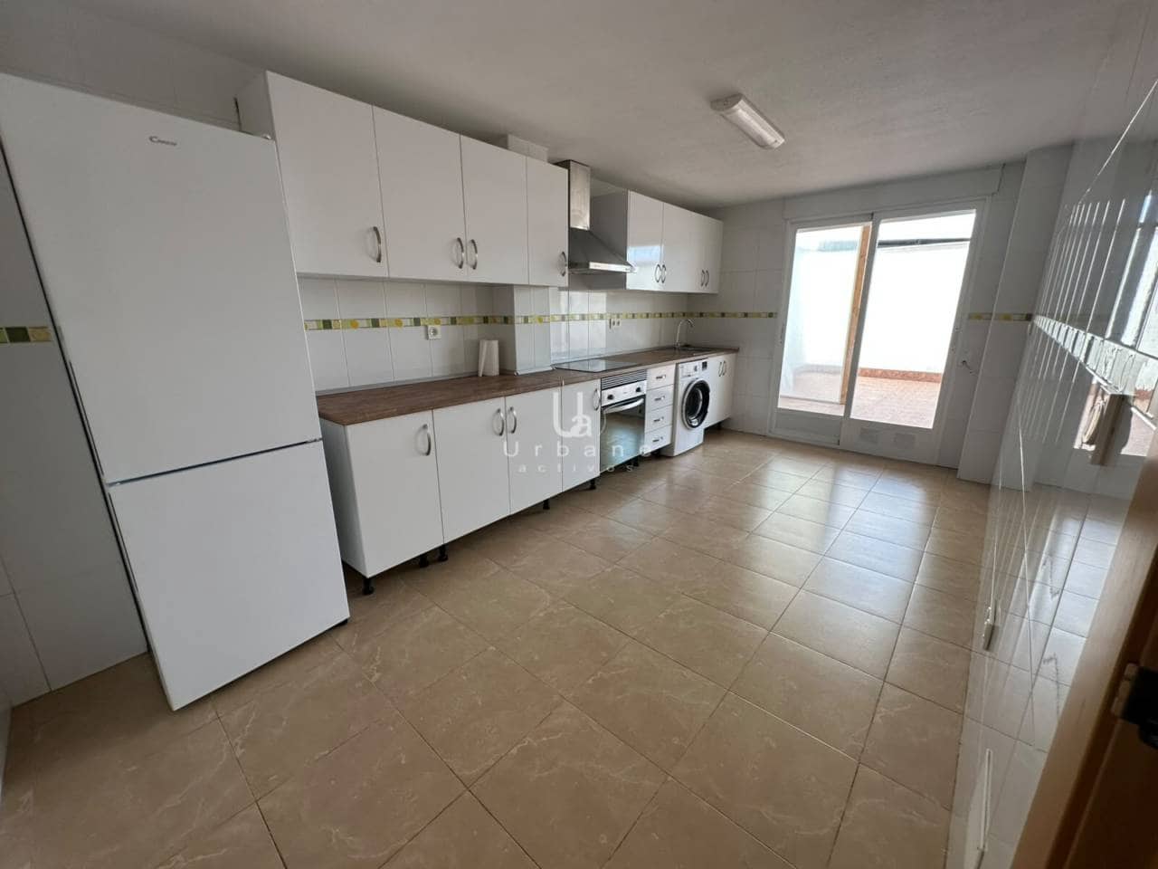5 bedroom Townhouse for rent in Las Torres de Cotillas with garage - € 1,000 (Ref: 9956804)