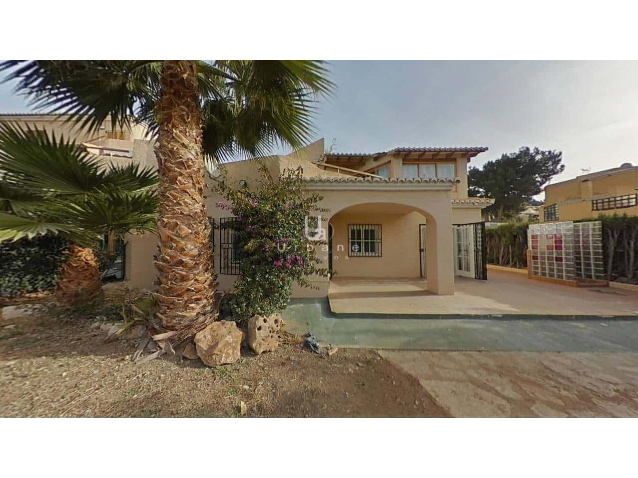 2 slaapkamer Rijtjeshuis te koop in Altea met garage - € 340.000 (Ref: 9956807)