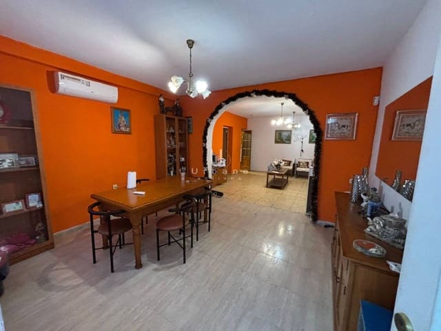4 bedroom Villa for sale in Llíria with pool garage - € 180,000 (Ref: 9962032)
