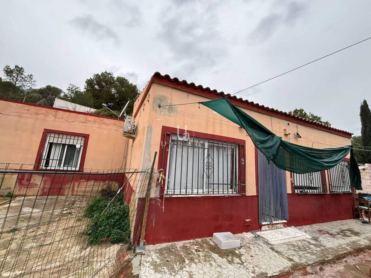 4 bedroom Villa for sale in Lliria with pool garage - € 180,000 (Ref: 9962032)