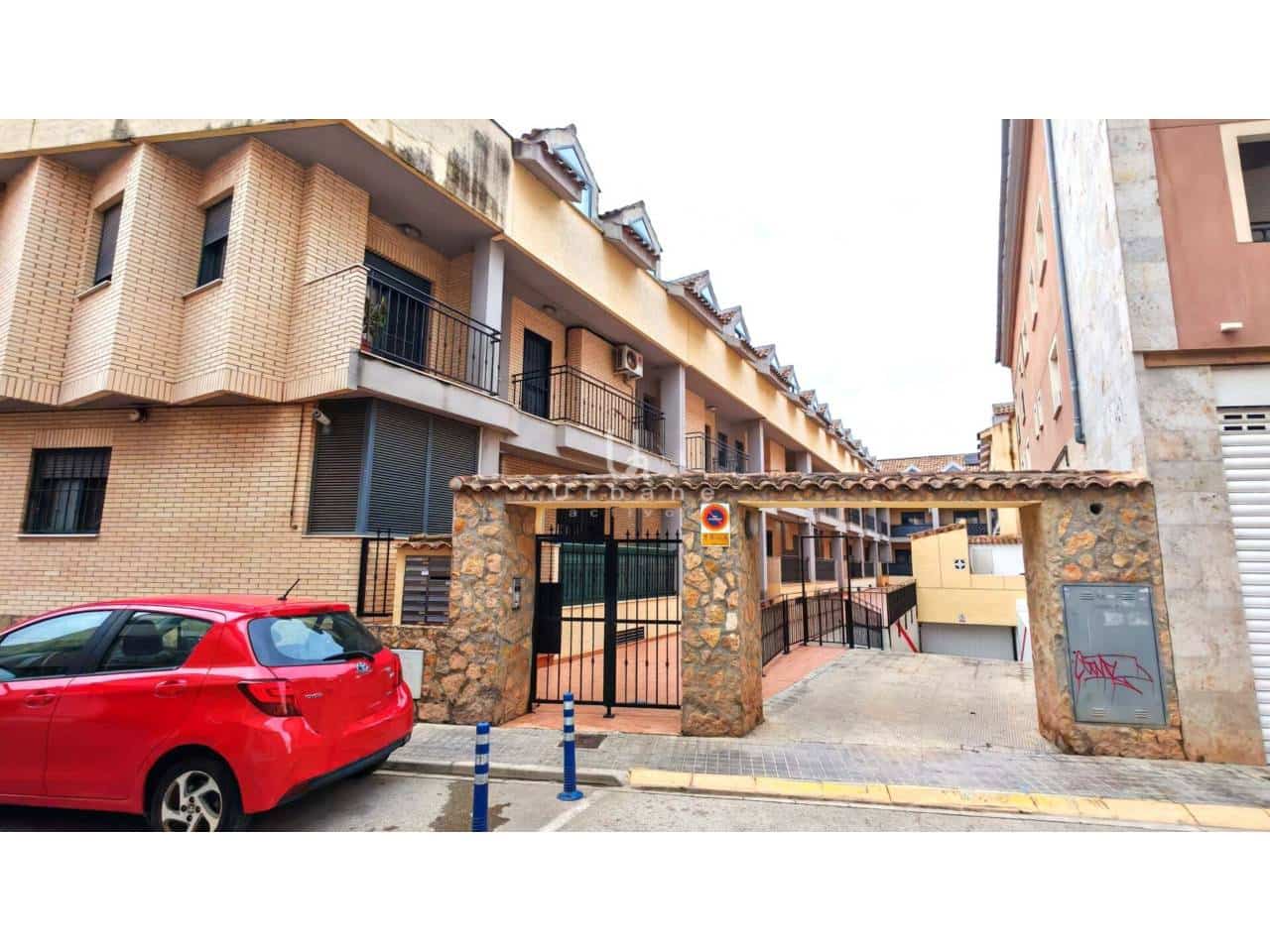 4 chambre Maison de Ville à vendre à Aldaia avec garage - 261 000 € (Ref: 9964603)