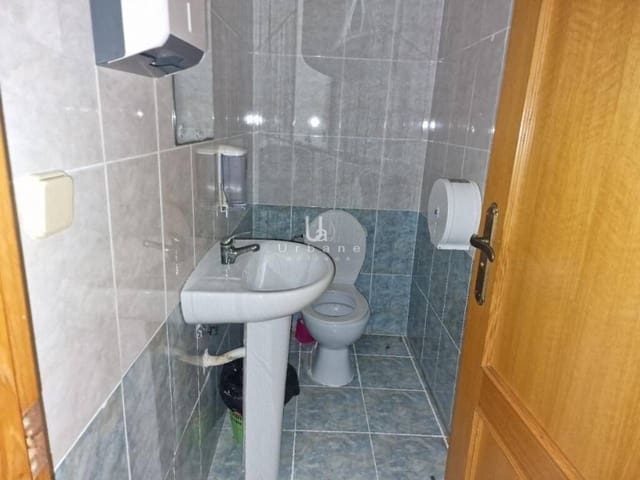 Erhverv til salg i Valencia by - € 129.000 (Ref: 9974518)