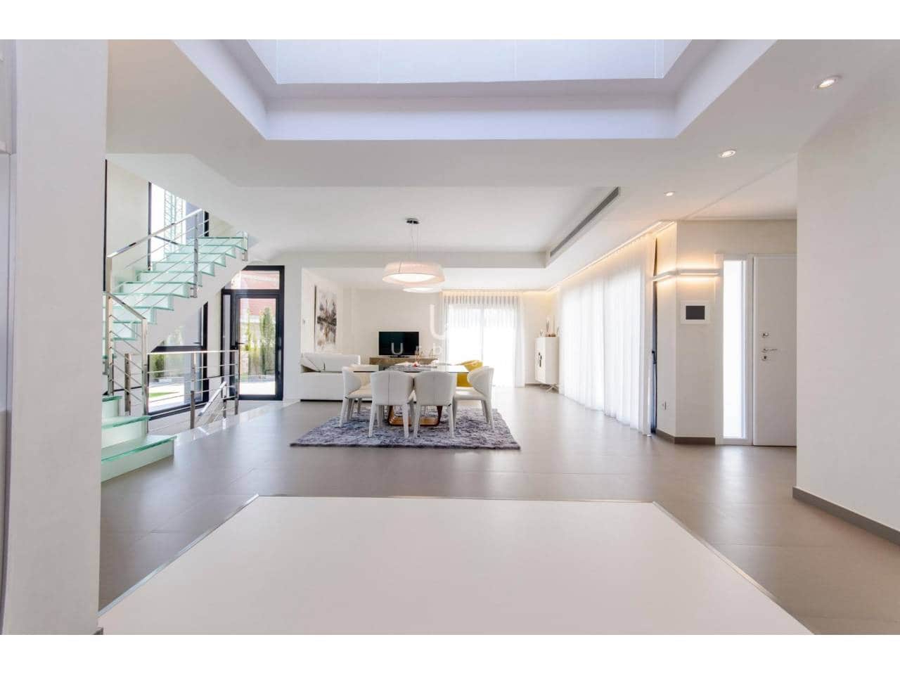 3 soveværelse Villa til salg i Orihuela med swimmingpool garage - € 1.195.000 (Ref: 9984146)