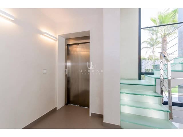 3 soverom Villa til salgs i Orihuela med svømmebasseng garasje - € 1 195 000 (Ref: 9984146)