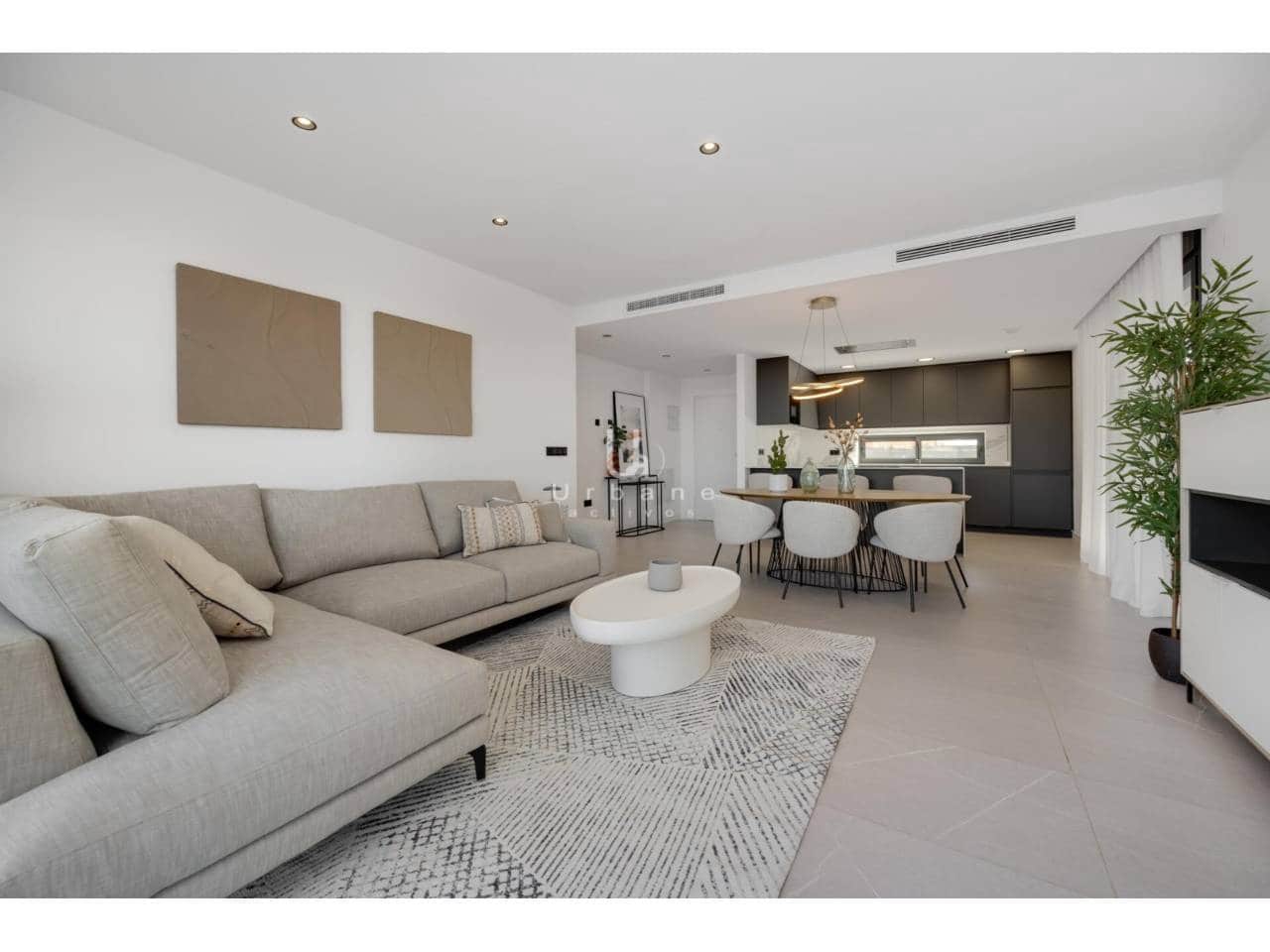 3 makuuhuone Huvila myytävänä paikassa Torrevieja mukana uima-altaan 
autotalli - 595 000 € (Ref: 9984147)