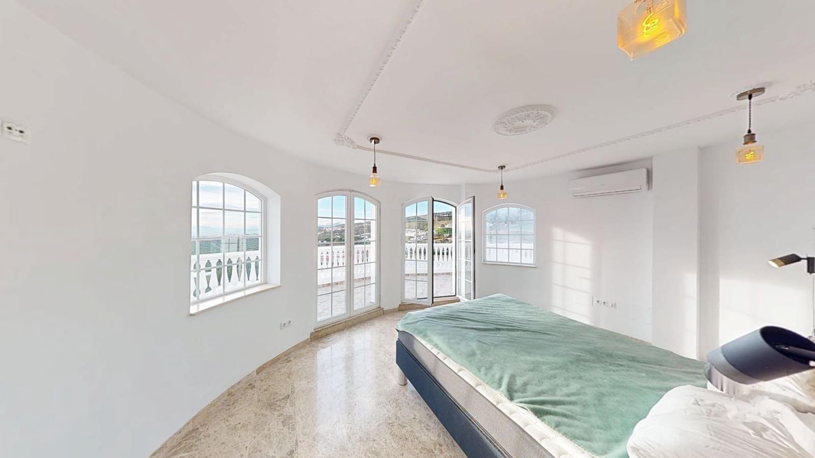 Chalet de 4 habitaciones en Torrox-Costa en venta con piscina garaje - 698.000 € (Ref: 10102670)
