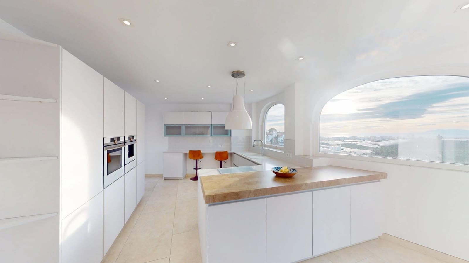 Chalet de 4 habitaciones en Torrox-Costa en venta con piscina garaje - 698.000 € (Ref: 10102670)