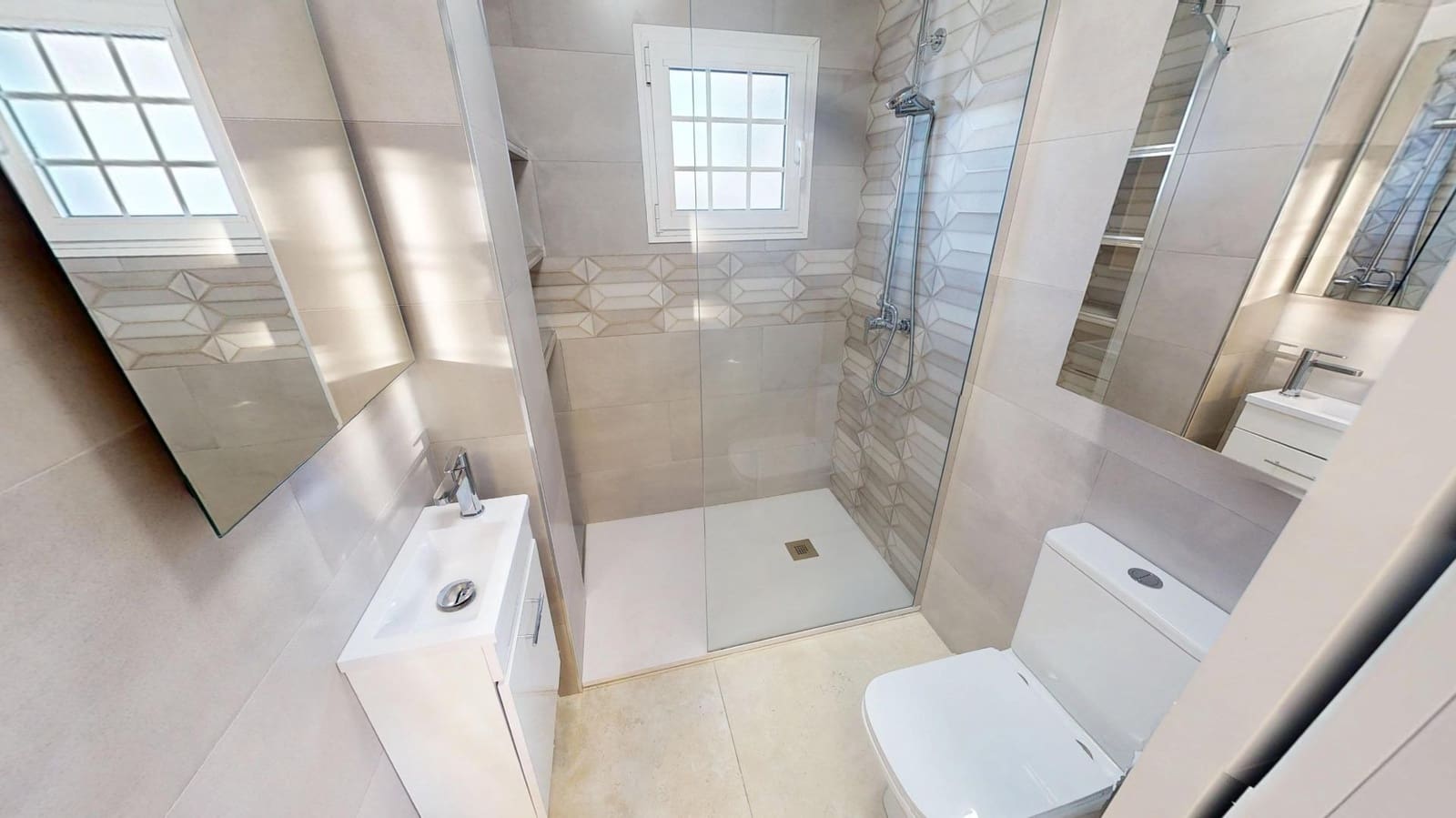 Chalet de 4 habitaciones en Torrox-Costa en venta con piscina garaje - 698.000 € (Ref: 10102670)
