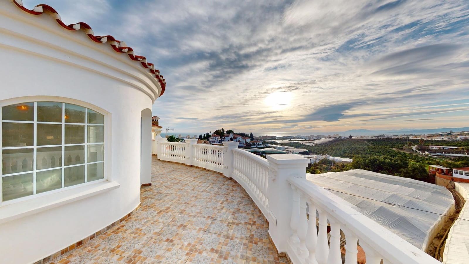 Chalet de 4 habitaciones en Torrox-Costa en venta con piscina garaje - 698.000 € (Ref: 10102670)