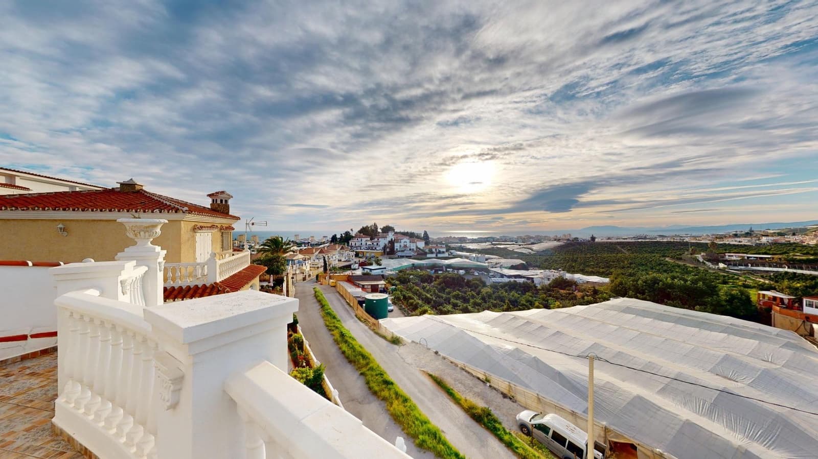 Chalet de 4 habitaciones en Torrox-Costa en venta con piscina garaje - 698.000 € (Ref: 10102670)