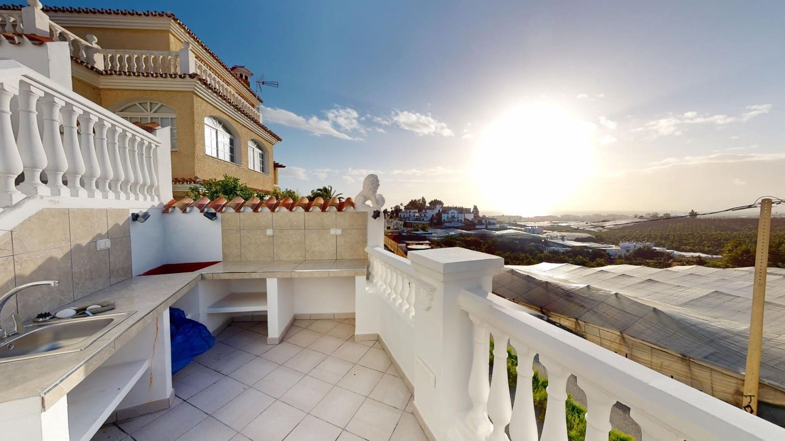 Chalet de 4 habitaciones en Torrox-Costa en venta con piscina garaje - 698.000 € (Ref: 10102670)