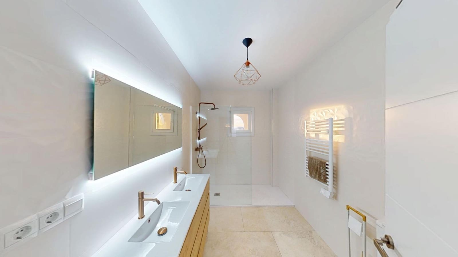 Chalet de 4 habitaciones en Torrox-Costa en venta con piscina garaje - 698.000 € (Ref: 10102670)