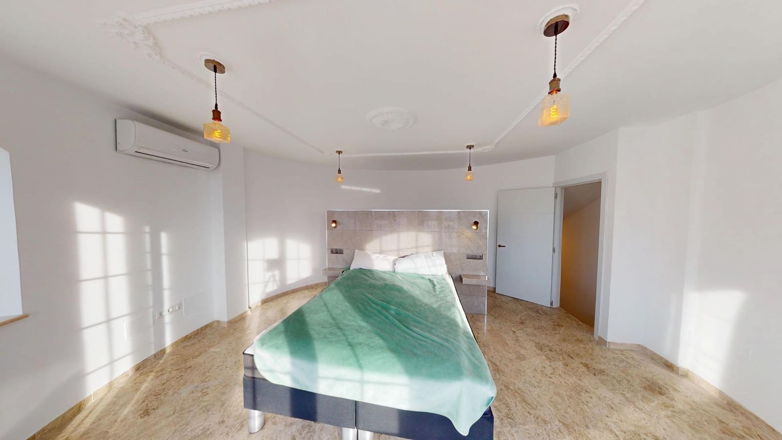 Chalet de 4 habitaciones en Torrox-Costa en venta con piscina garaje - 698.000 € (Ref: 10102670)