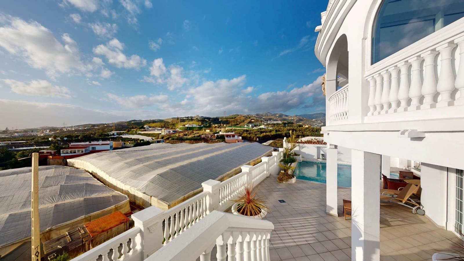 Chalet de 4 habitaciones en Torrox-Costa en venta con piscina garaje - 698.000 € (Ref: 10102670)
