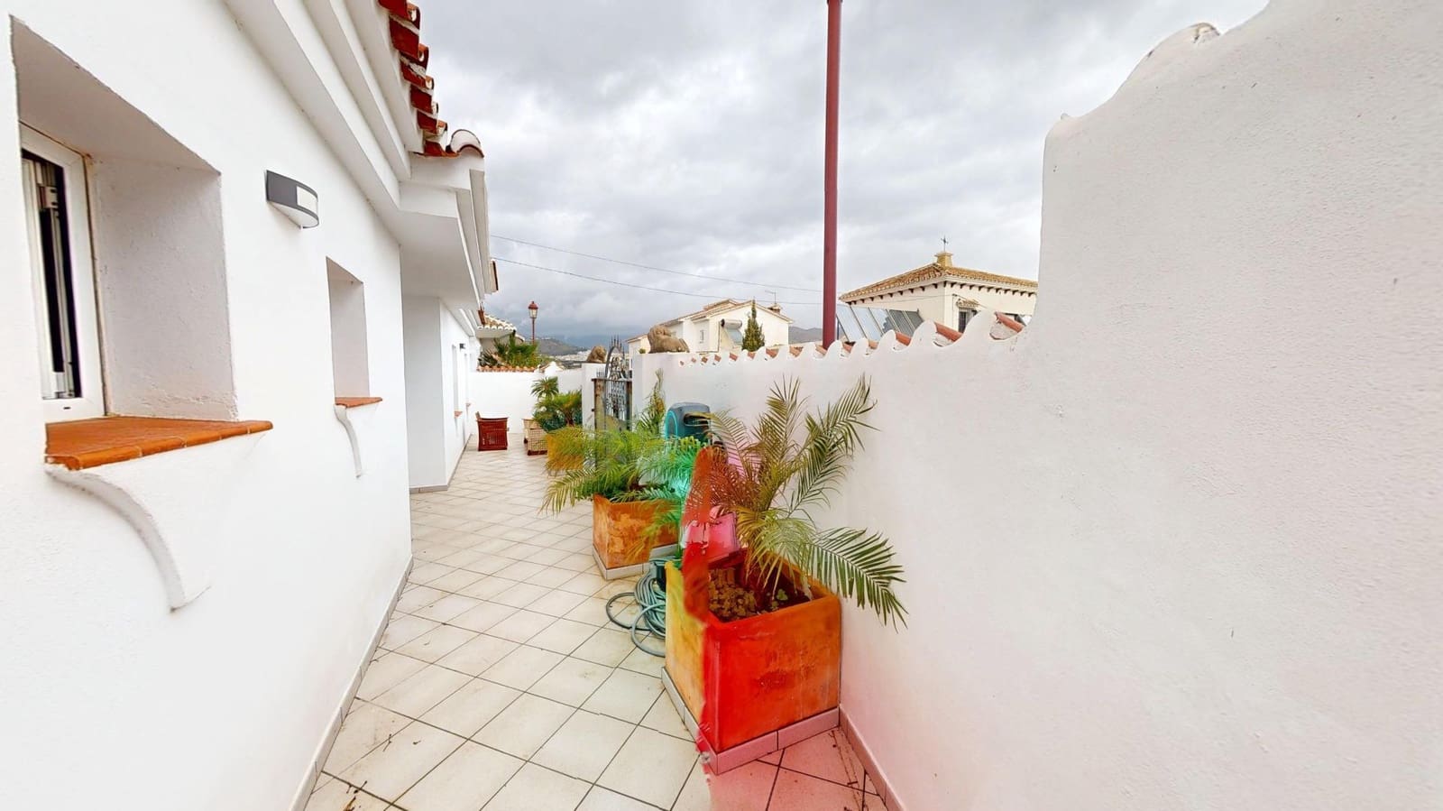 Chalet de 4 habitaciones en Torrox-Costa en venta con piscina garaje - 698.000 € (Ref: 10102670)