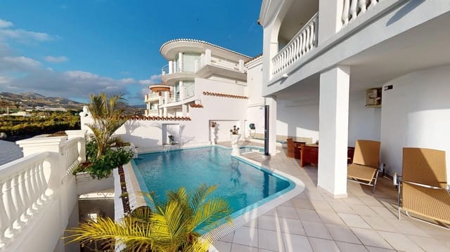 Chalet de 4 habitaciones en Urbanización Santa Rosa, Torrox en venta con piscina garaje - 698.000 € (Ref: 10102670)