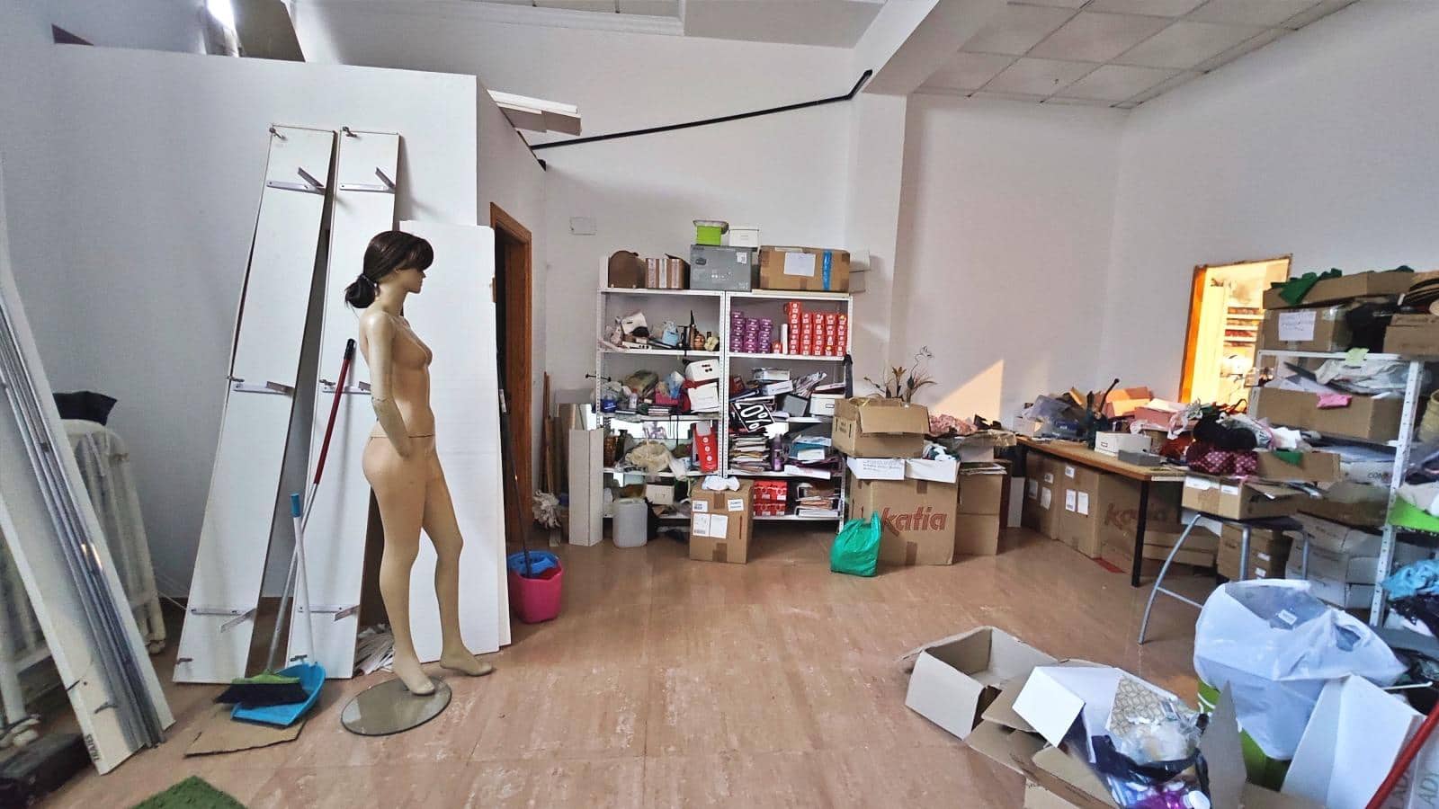 Erhverv til salg i Velez-Malaga - € 239.000 (Ref: 7594782)